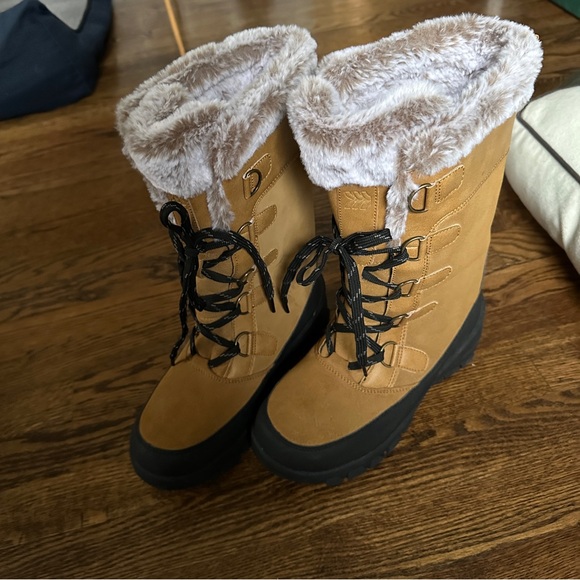 Alll in Motion Winter Boots 7 WIDE - Picture 1 of 5